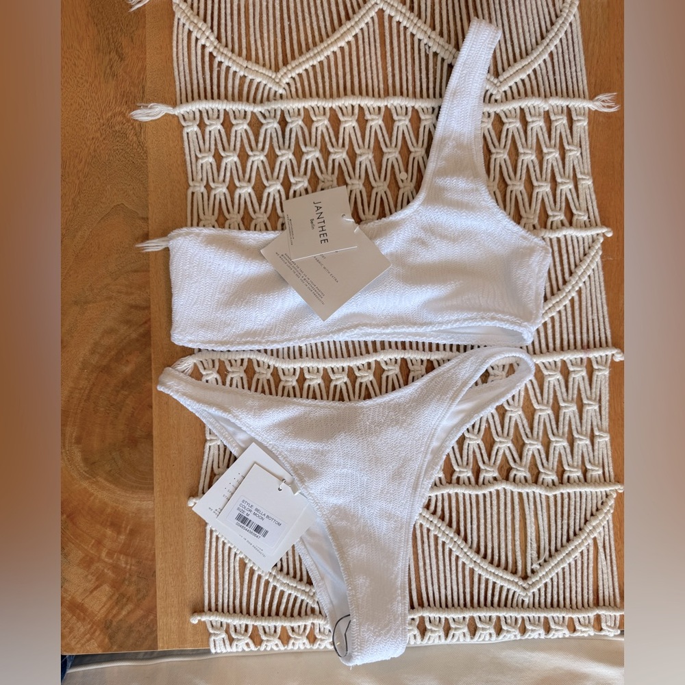 Janthee Women’s One Shoulder White Bikini Set. Size Medium